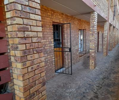 Apartment / Flat For Sale in Lotus Gardens, Pretoria