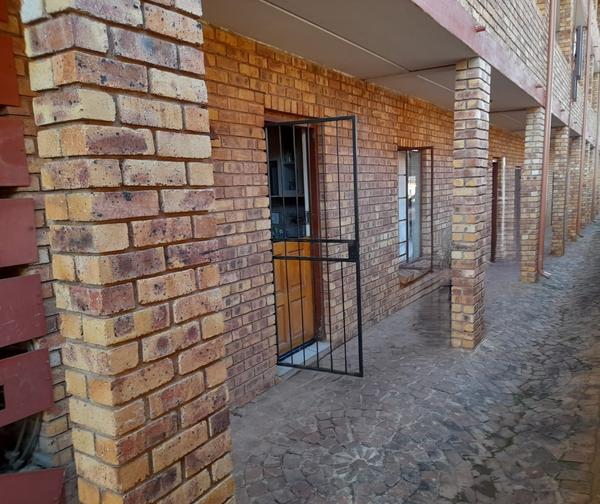 Apartment / Flat For Sale in Lotus Gardens, Pretoria